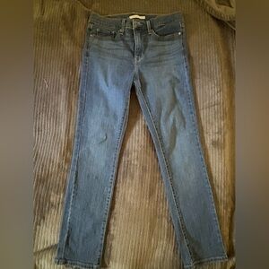 Women’s Levi’s 312 shaping slim Size 29 Short